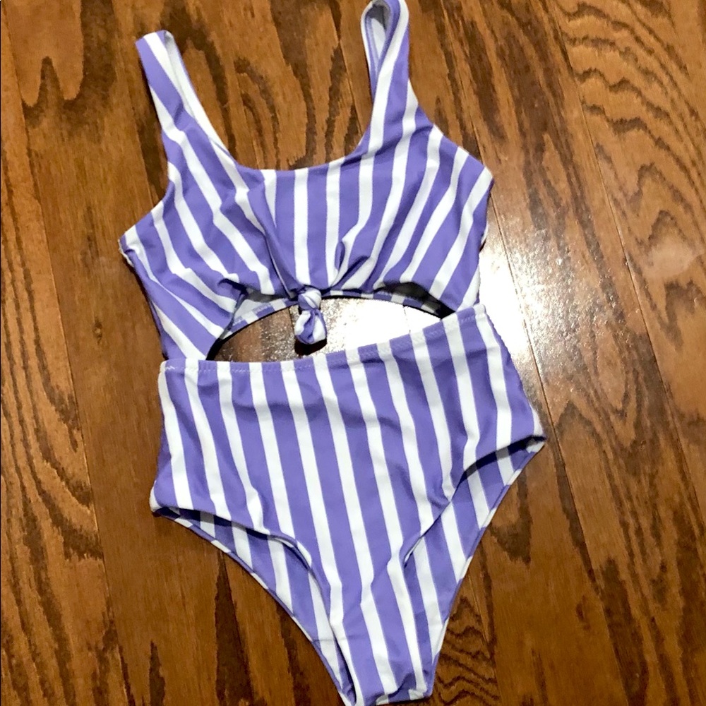 Girls swimsuit size 130 (7/8) Shein